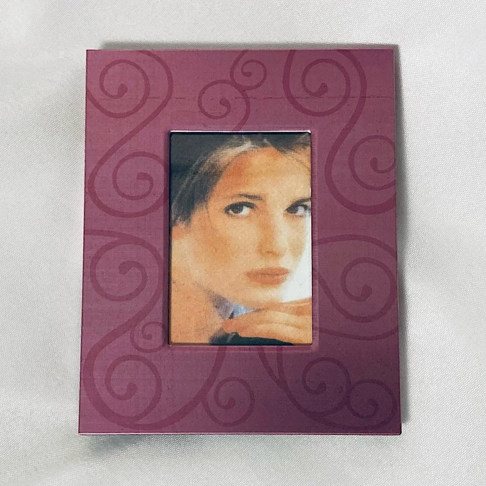 ⭐️ 2” x 4” Pink Metal Curlicue Easel Back Picture Frame